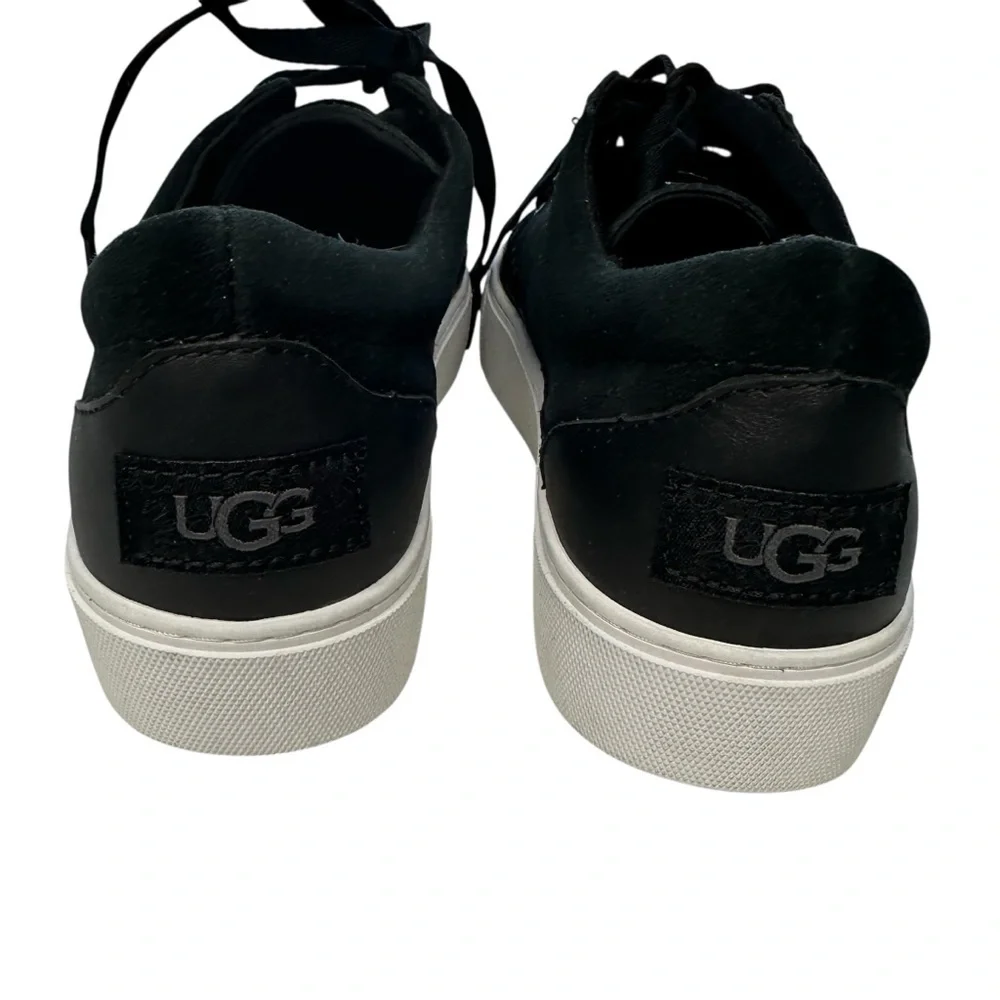 UGG minimal detailing